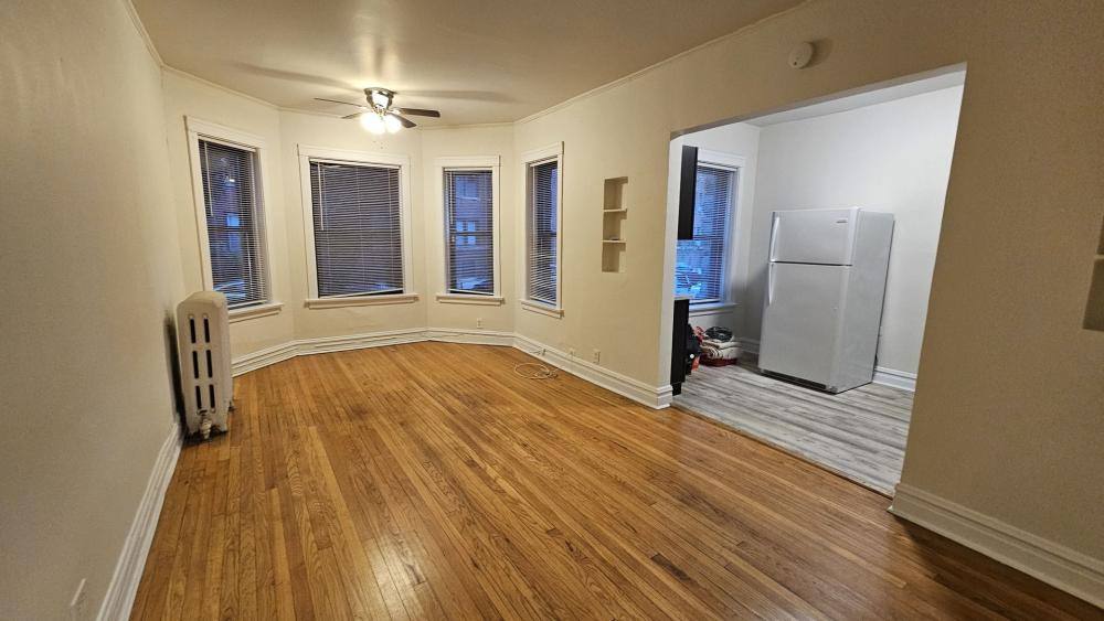 Apartment for rent at 703 W Cornelia Ave #1F, Chicago, IL 60657