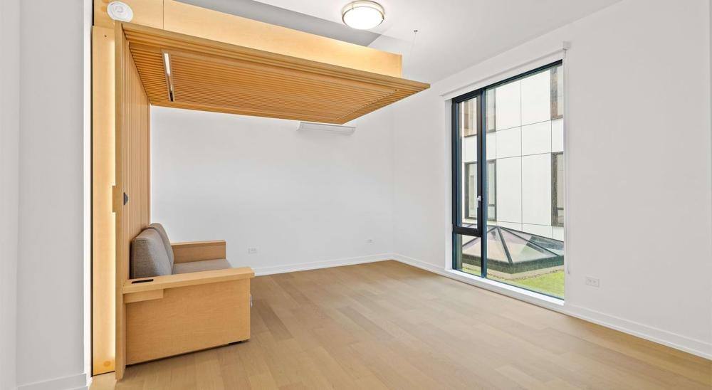 Townhouse for rent at 3841 N Bernard St #2F, Chicago, IL 60640