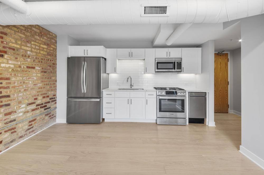 Apartment for rent at 2229 W Wilson #2, Chicago, IL 60640