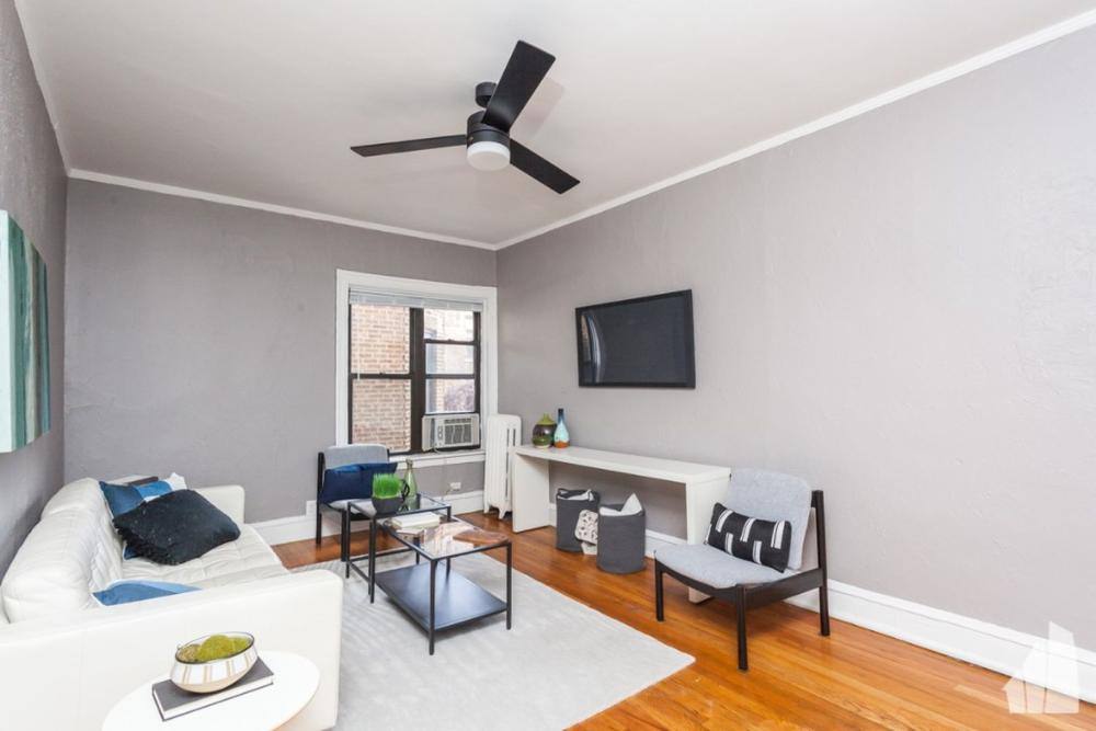 Apartment for rent at 629 W Cornelia Ave, Chicago, IL 60657