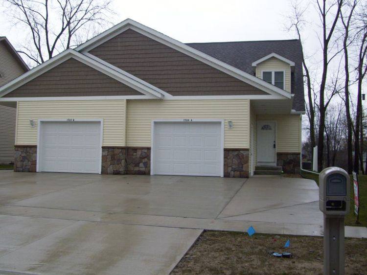 Townhouse for rent at 1504 Illinois Dr, Midland, MI 48642