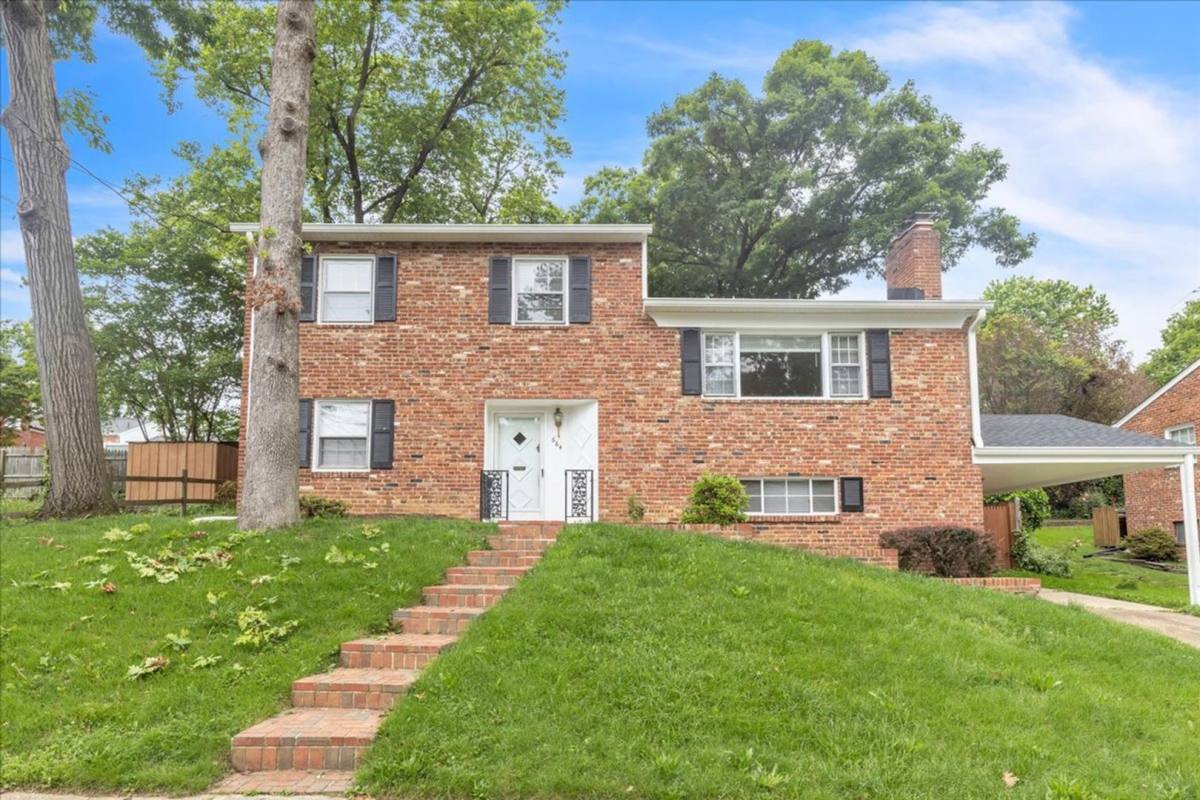 House for rent at 664 S Greenbrier St, Arlington, VA 22204
