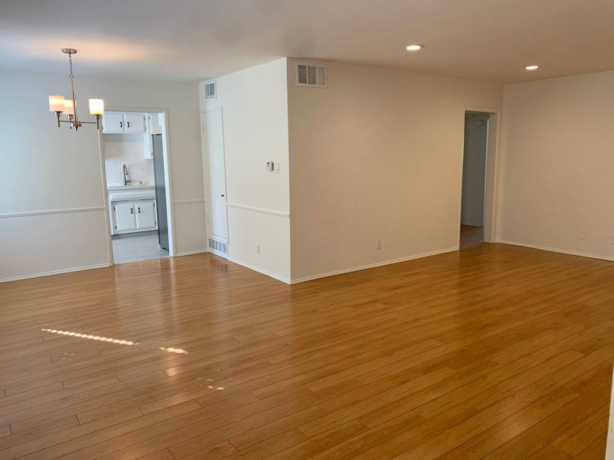Apartment for rent at 165 N Almont Dr, Beverly Hills, CA 90211