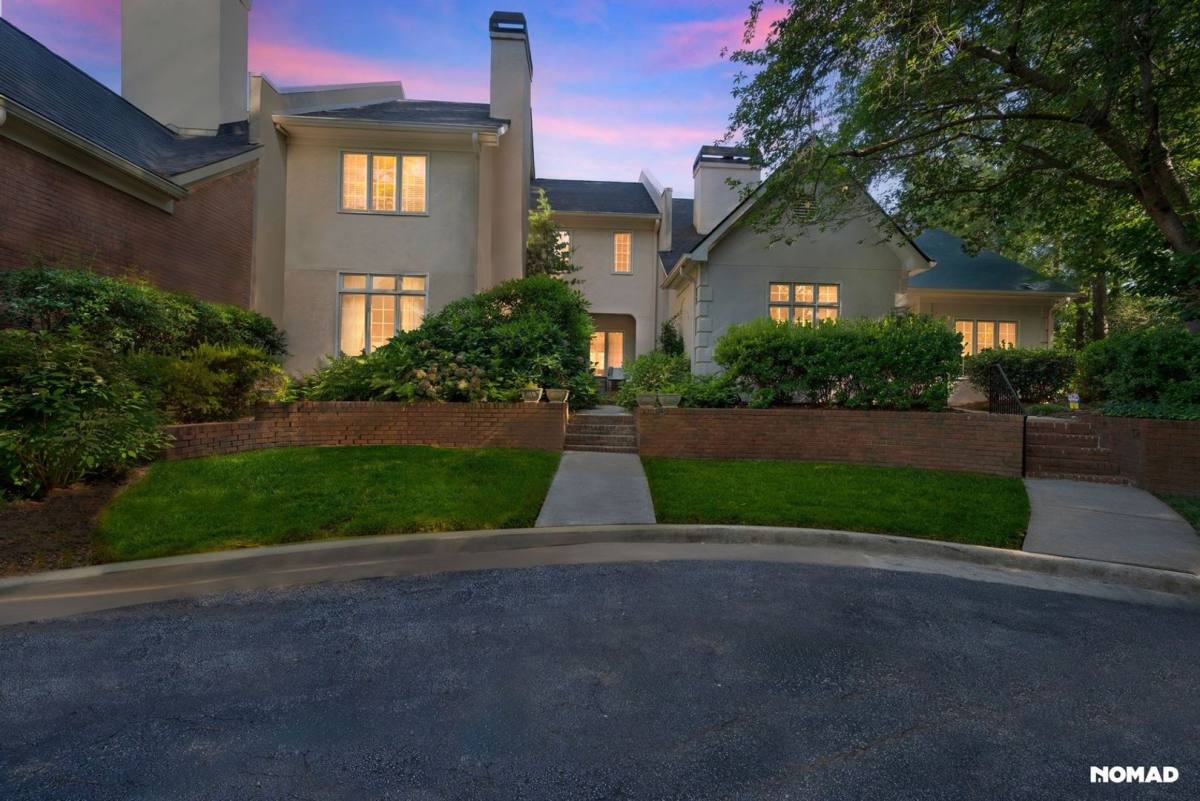 Townhouse for rent at 31 Paces W Dr NW, Atlanta, GA 30327