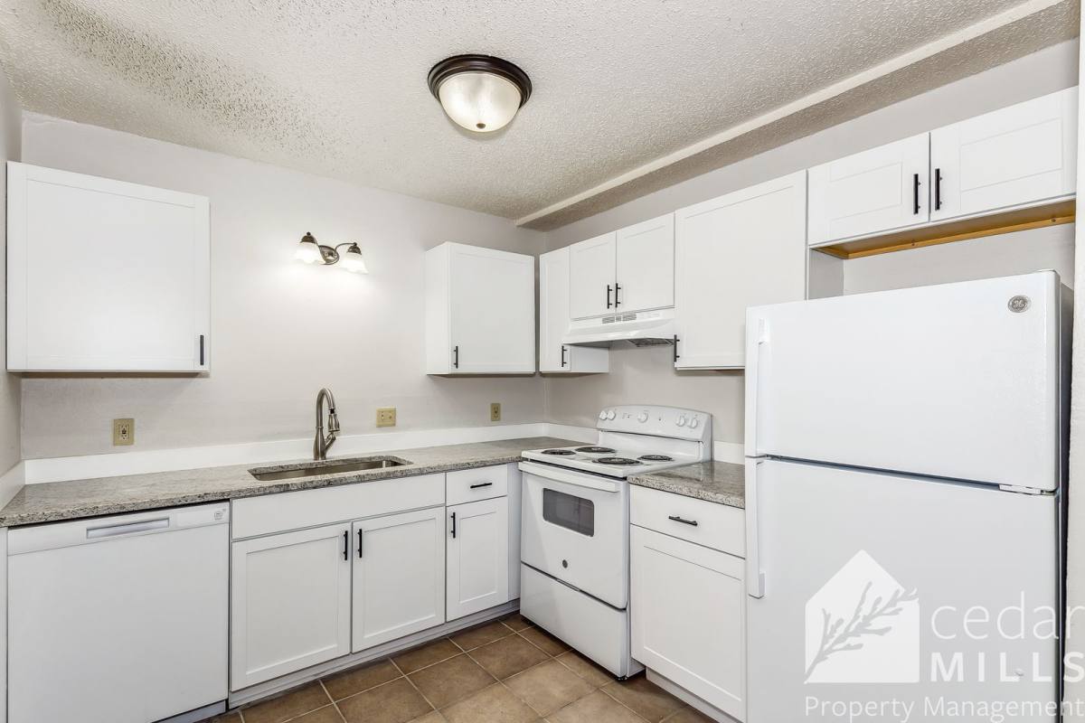 Apartment for rent at 420 S Meridian, Wichita, KS 67213