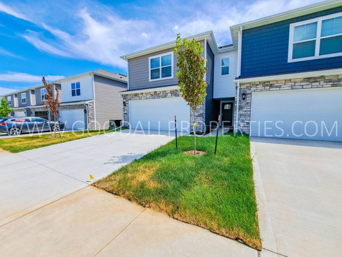 Townhouse for rent at 344 Ember Dr, Waukee, IA 50263