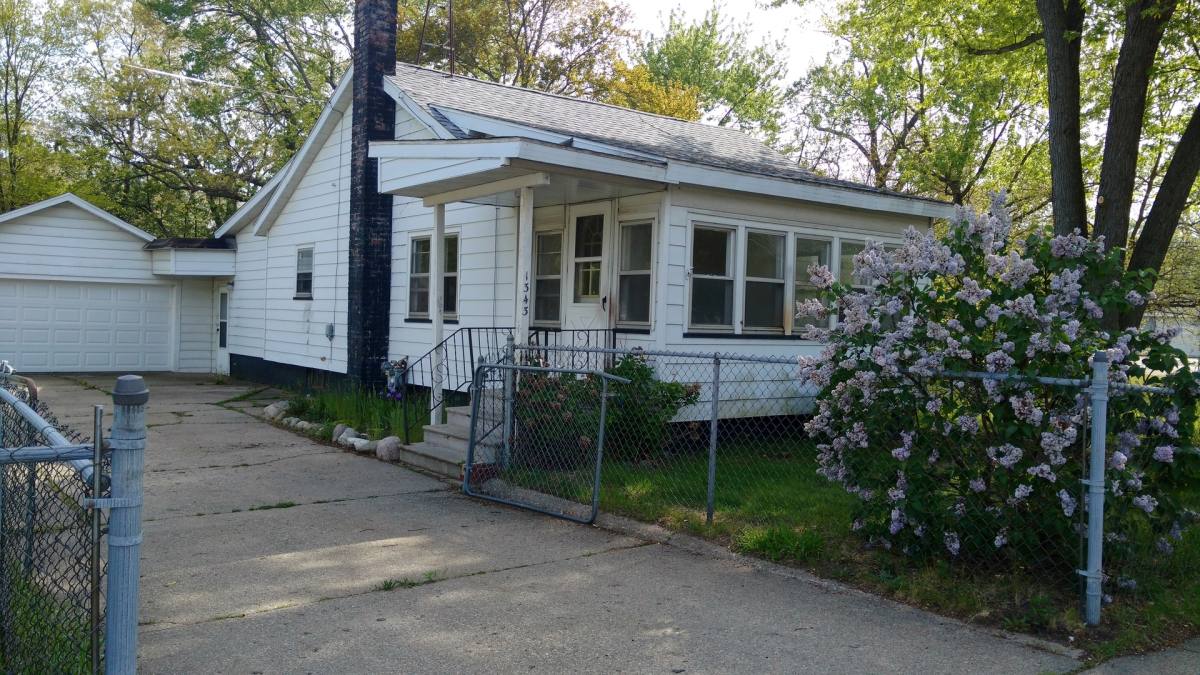 House for rent at 1343 E Broadway Ave, Muskegon, MI 49444