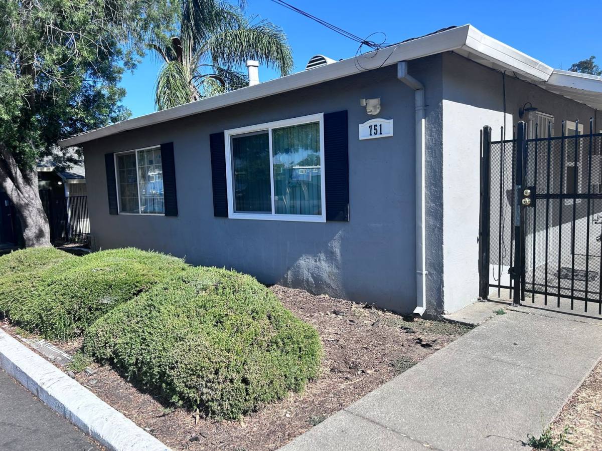 Apartment for rent at 751 Bowles St, Sacramento, CA 95815