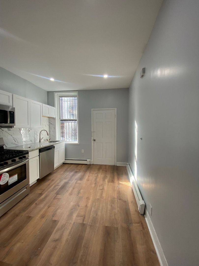 Apartment for rent at 1409 New York Ave, Union City, NJ 07087