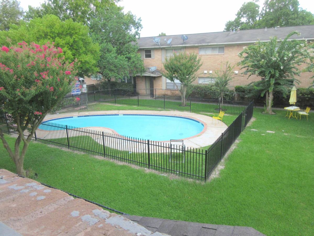 Condo for rent at 1230 Shadowdale, Houston, TX 77043