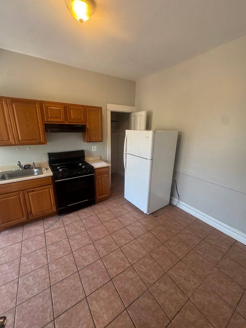 Apartment for rent at 2101 S Marshall Blvd, Chicago, IL 60623