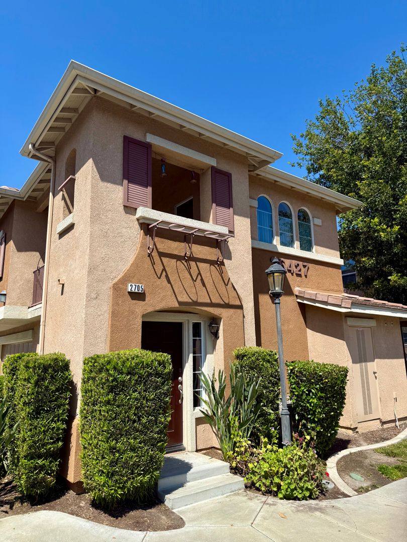 Townhouse for rent at 26427 Arboretum Way, Murrieta, CA 92563