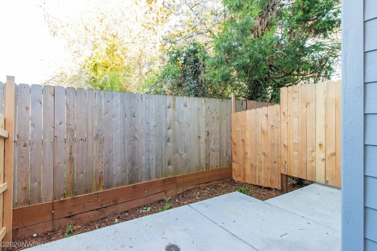 Townhouse for rent at 95 N Polk St, Eugene, OR 97402
