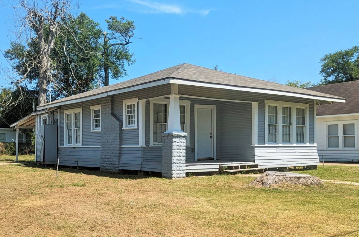 House for rent at 1012 N 13th St, Orange, TX 77630