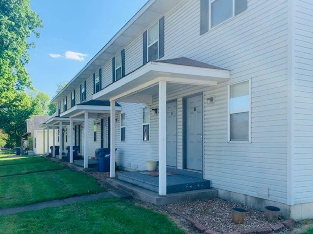 Townhouse for rent at 922 E Division St, Springfield, MO 65803
