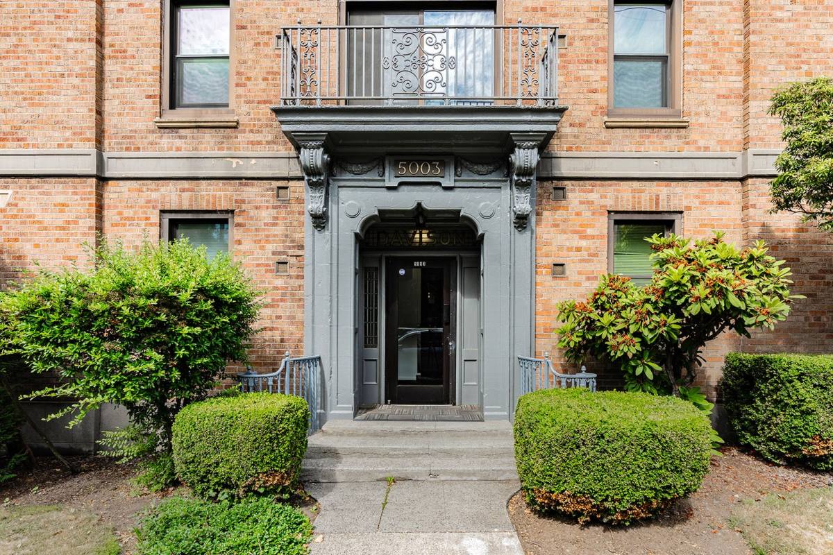 Apartment for rent at 5003 15th Ave NE, Seattle, WA 98105