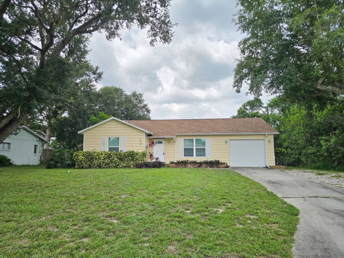 House for rent at 725 17th Place SW, Vero Beach, FL 32962
