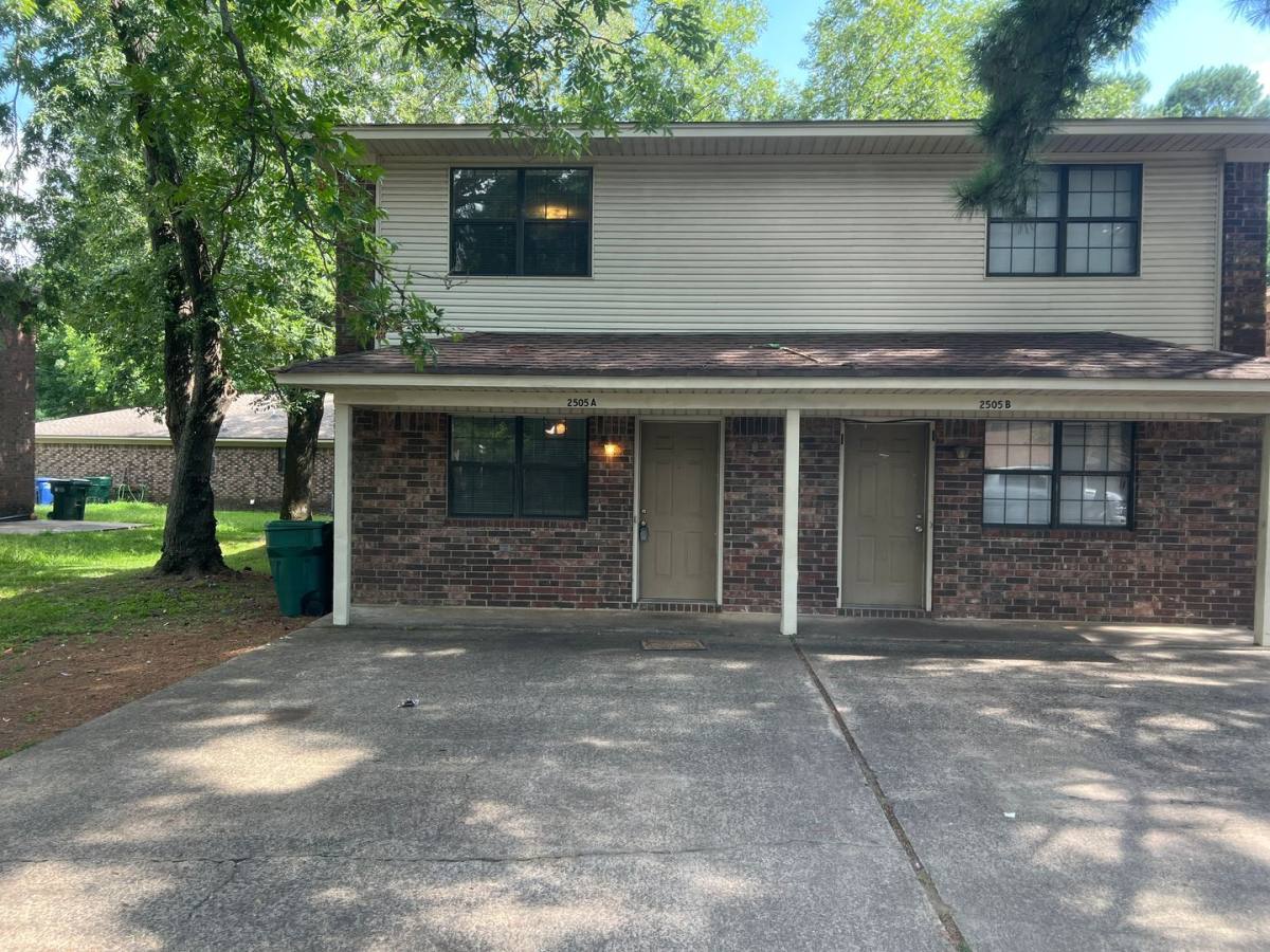 Townhouse for rent at 2505 Simms St A-B, Conway, AR 72034