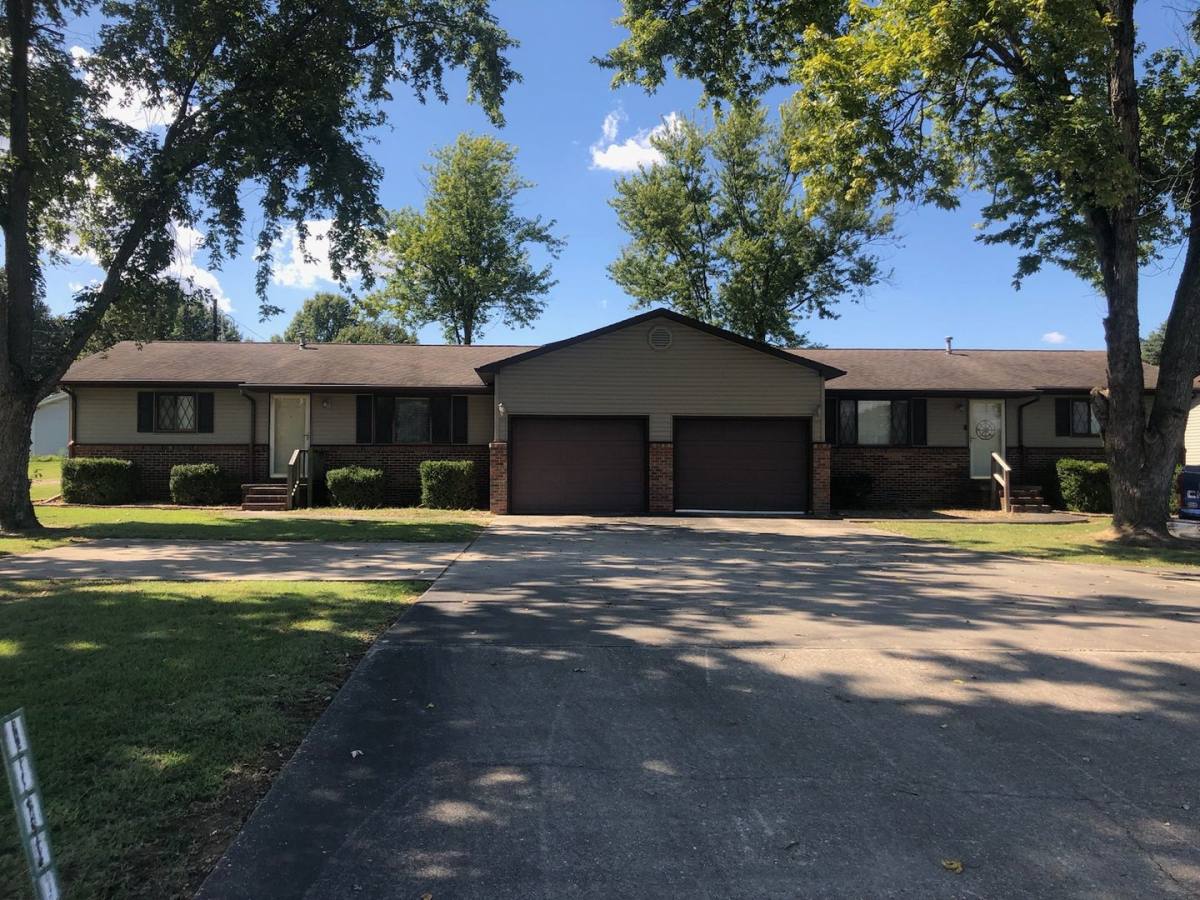 Apartment for rent at 2100 Gill Plaza Dr, Dexter, MO 63841