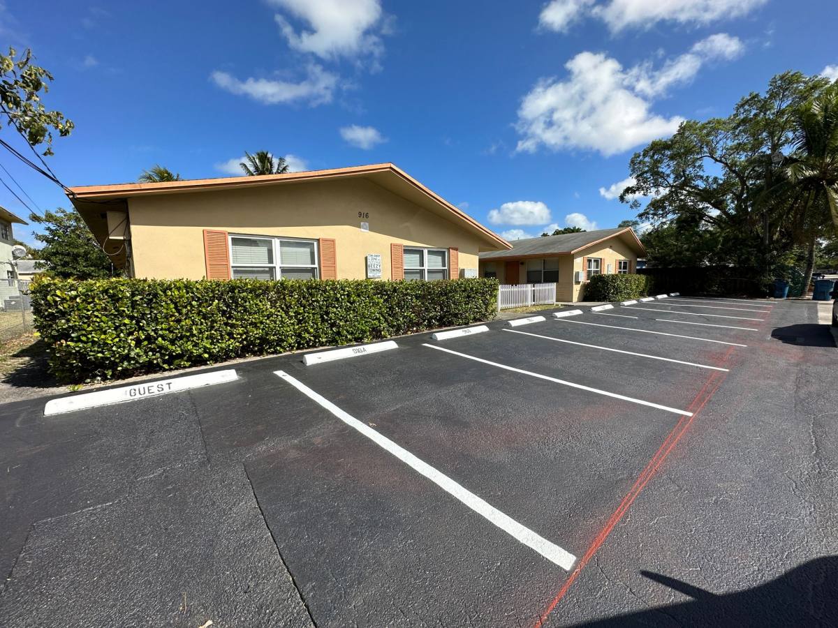 Apartment for rent at 916 SW 15 Terrace, Fort Lauderdale, FL 33312