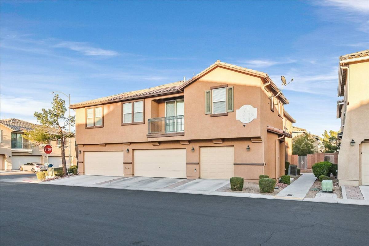 Condo for rent at 6255 W Arby Ave, Las Vegas, NV 89118