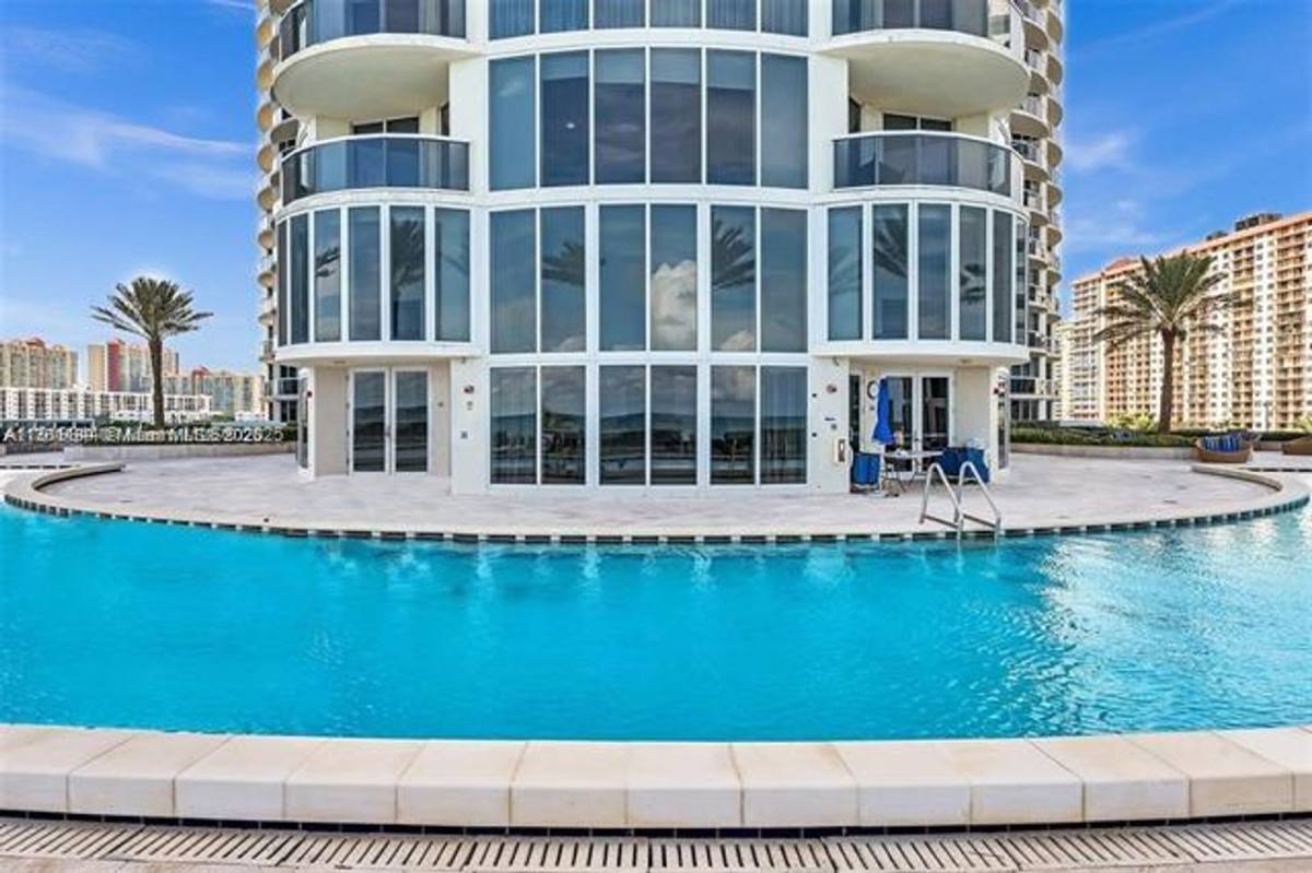 Apartment for rent at 17201 Collins Ave Appt, North Miami Beach, FL 33160