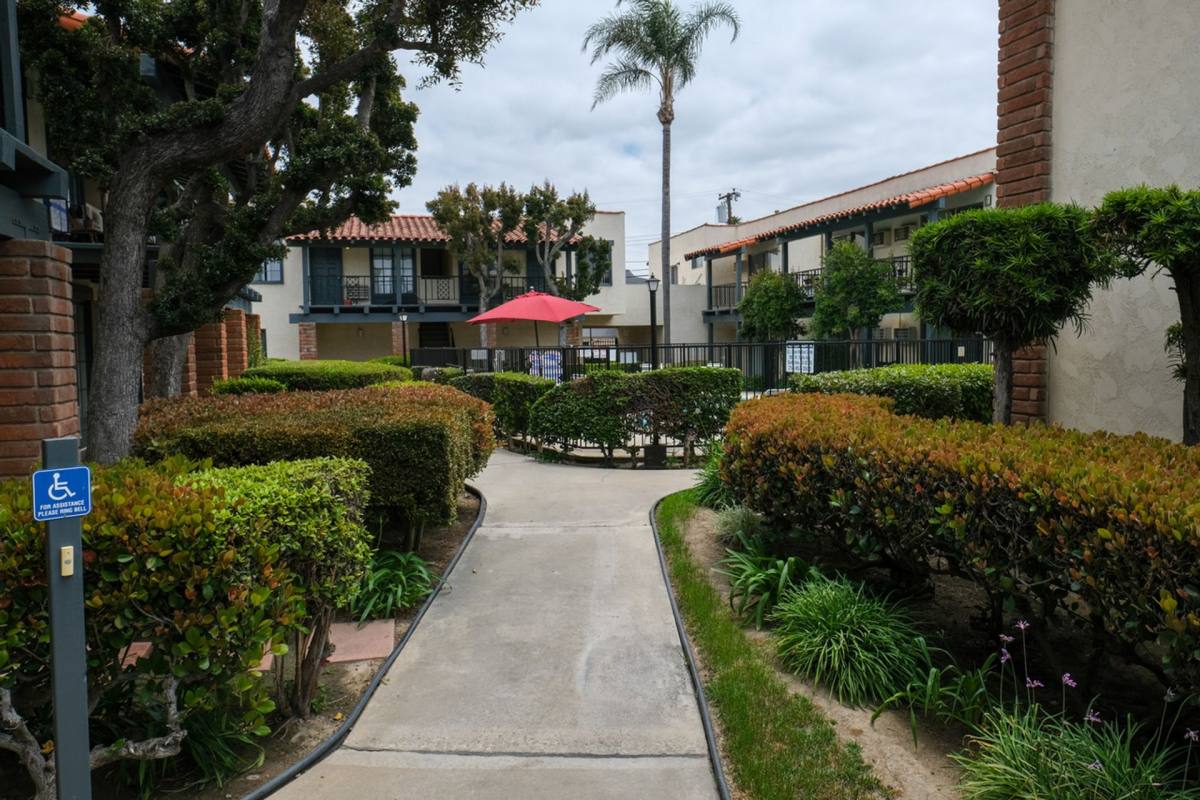 Apartment for rent at 15910 Pasadena Ave, Tustin, CA 92780