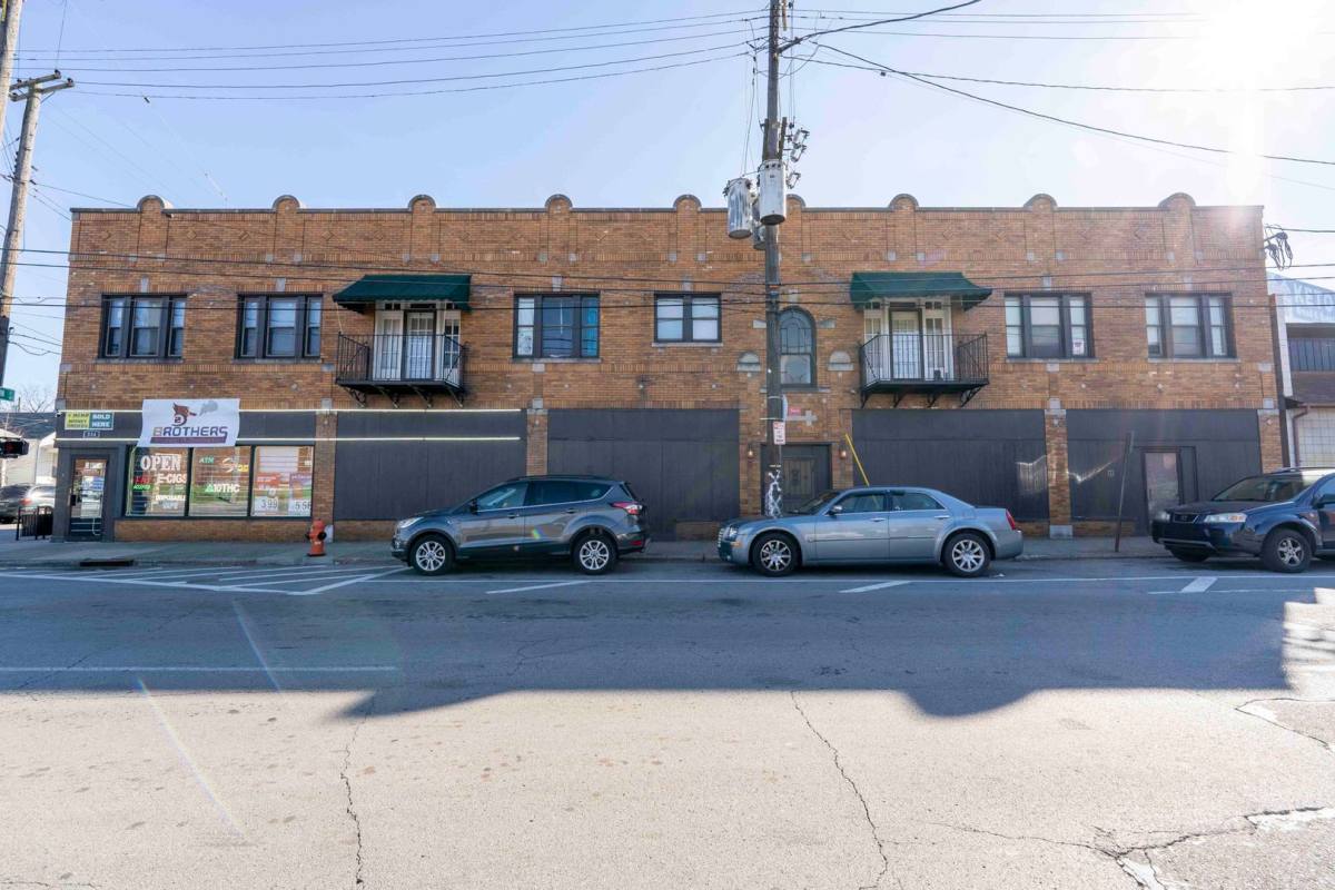 Apartment for rent at 334 E Oak St, Louisville, KY 40203
