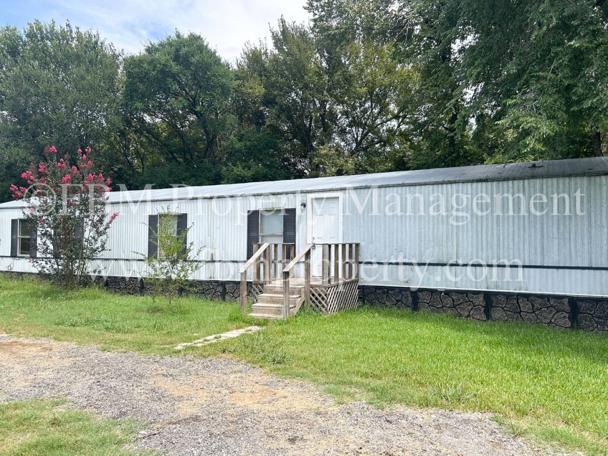 House for rent at 332 Stacks Rd, Ennis, TX 75119