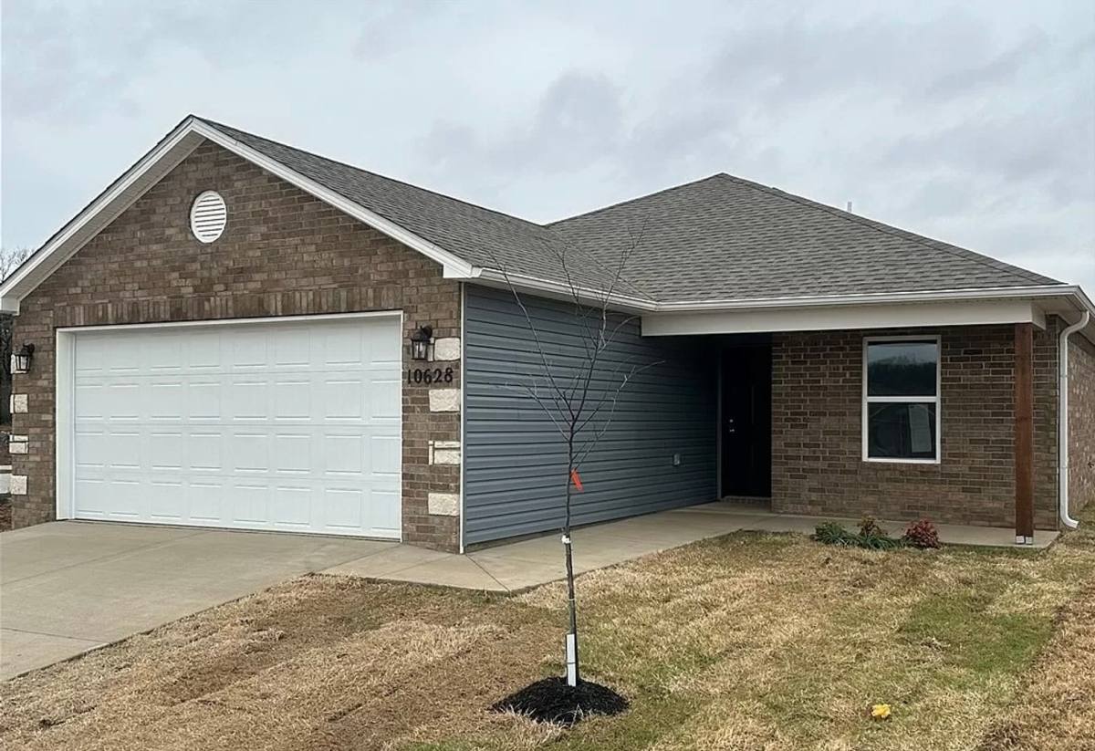 House for rent at 10628 Cottonwood Dr, Fort Smith, AR 72916