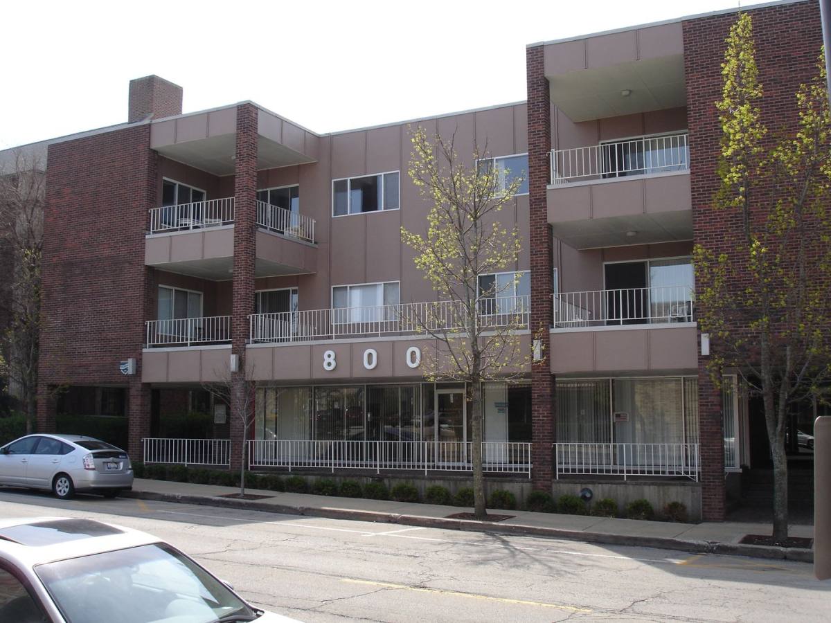 Apartment for rent at 800 Oak St, Winnetka, IL 60093