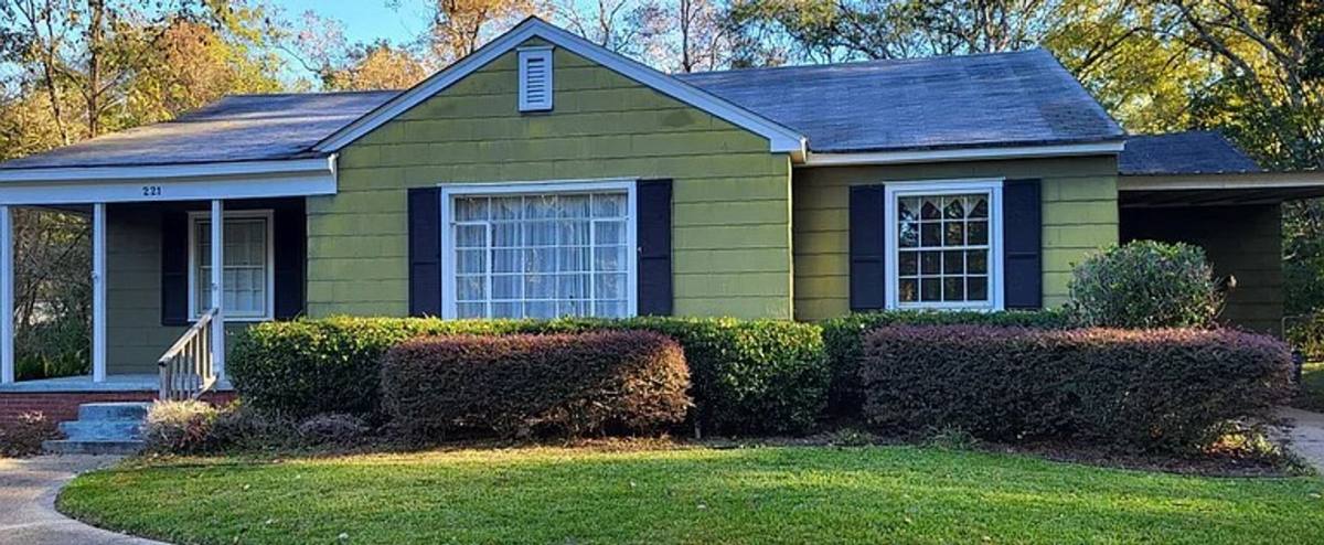 House for rent at 221 S Park Dr, Jackson, MS 39211