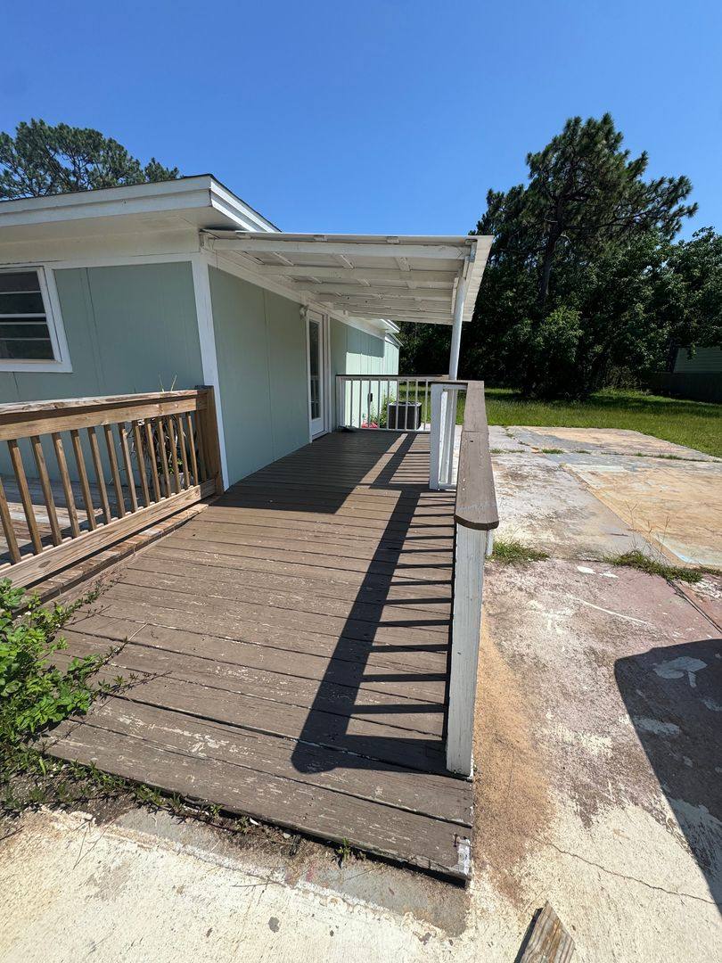 House for rent at 8987 Deer Lane, Navarre, FL 32566