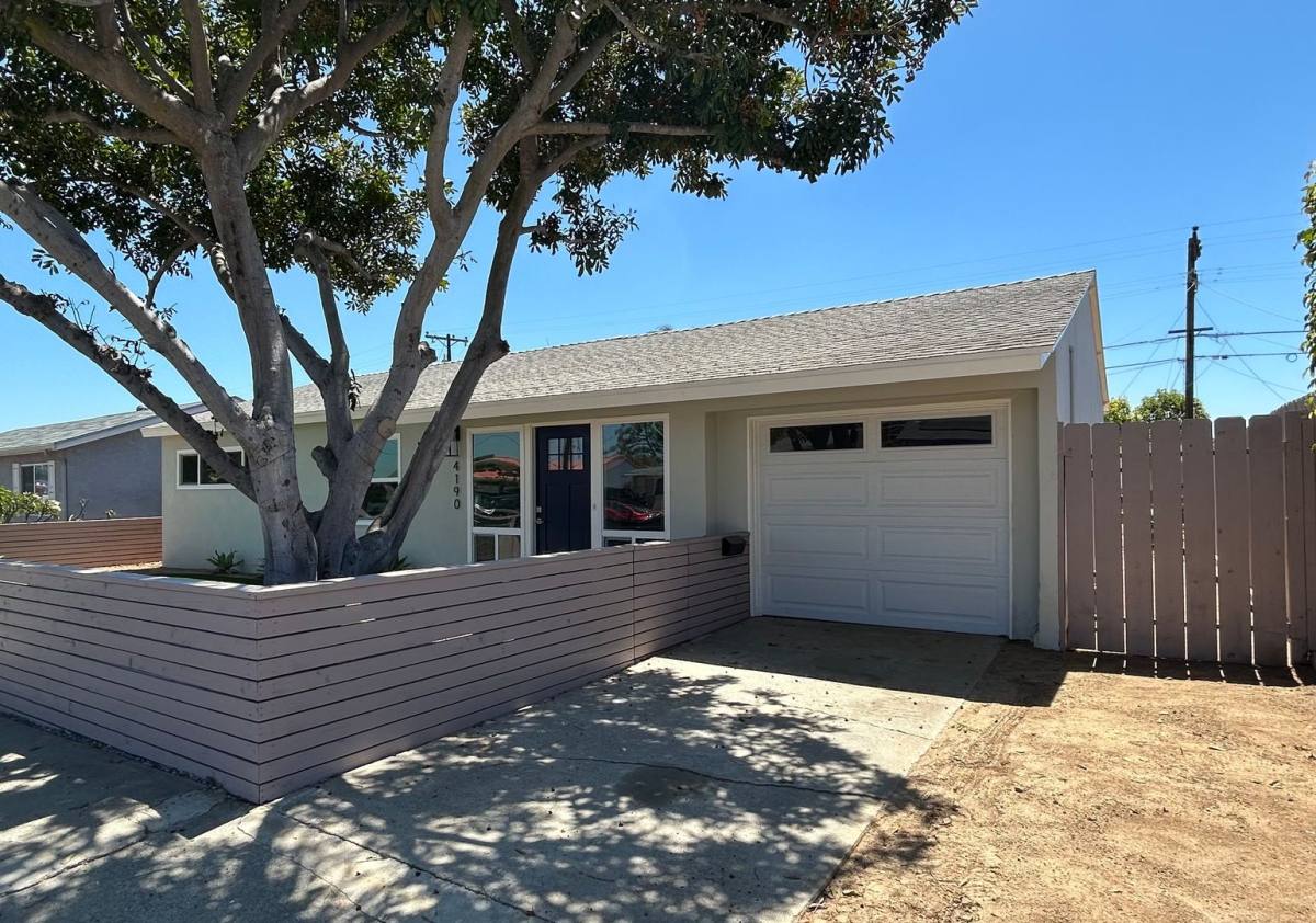 House for rent at 4190 Clairemont Dr, San Diego, CA 92117