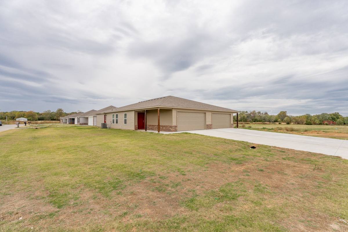 House for rent at 1259B Oak St, Lincoln, AR 72744