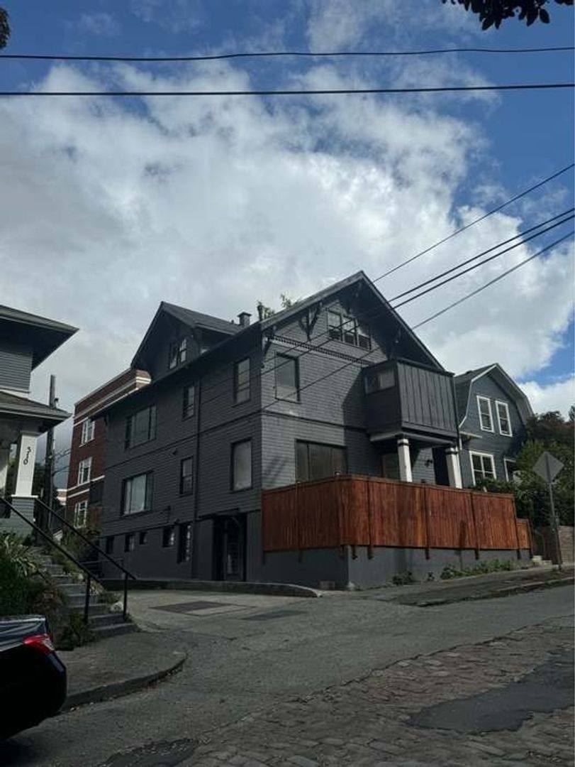 House for rent at 314 E Mercer St, Seattle, WA 98102
