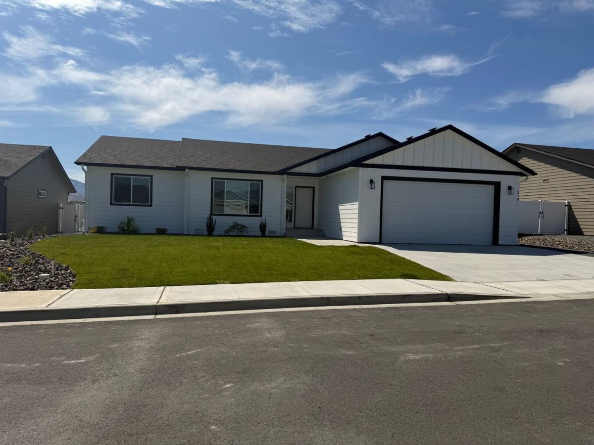 House for rent at 318 S Newton Ave, East Wenatchee, WA 98802