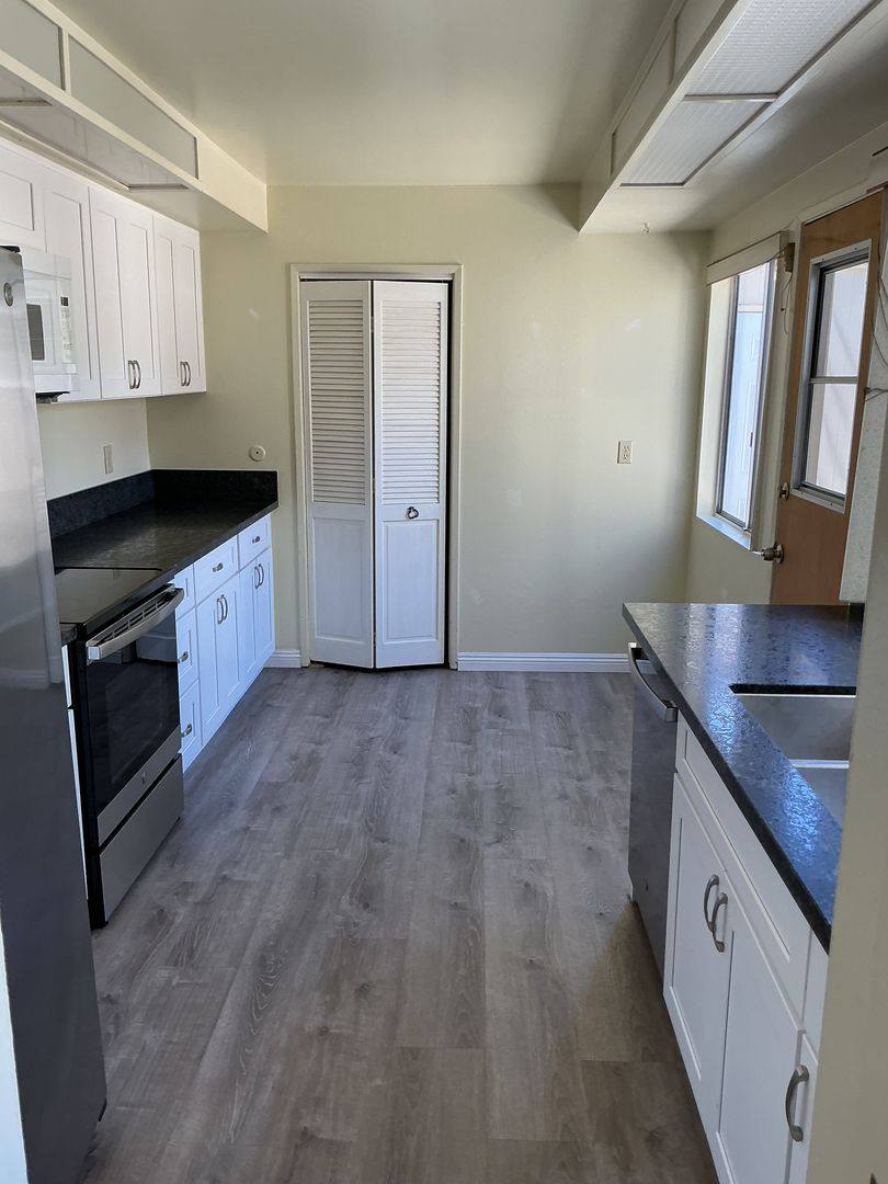 Townhouse for rent at 4180 Balboa Way, San Diego, CA 92117