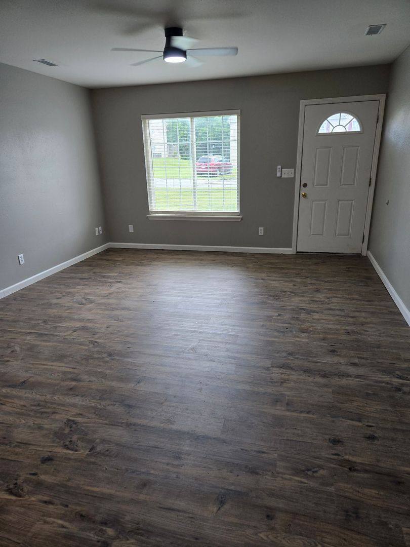 Townhouse for rent at 413 Shade Tree Lane, Farmington, MO 63640