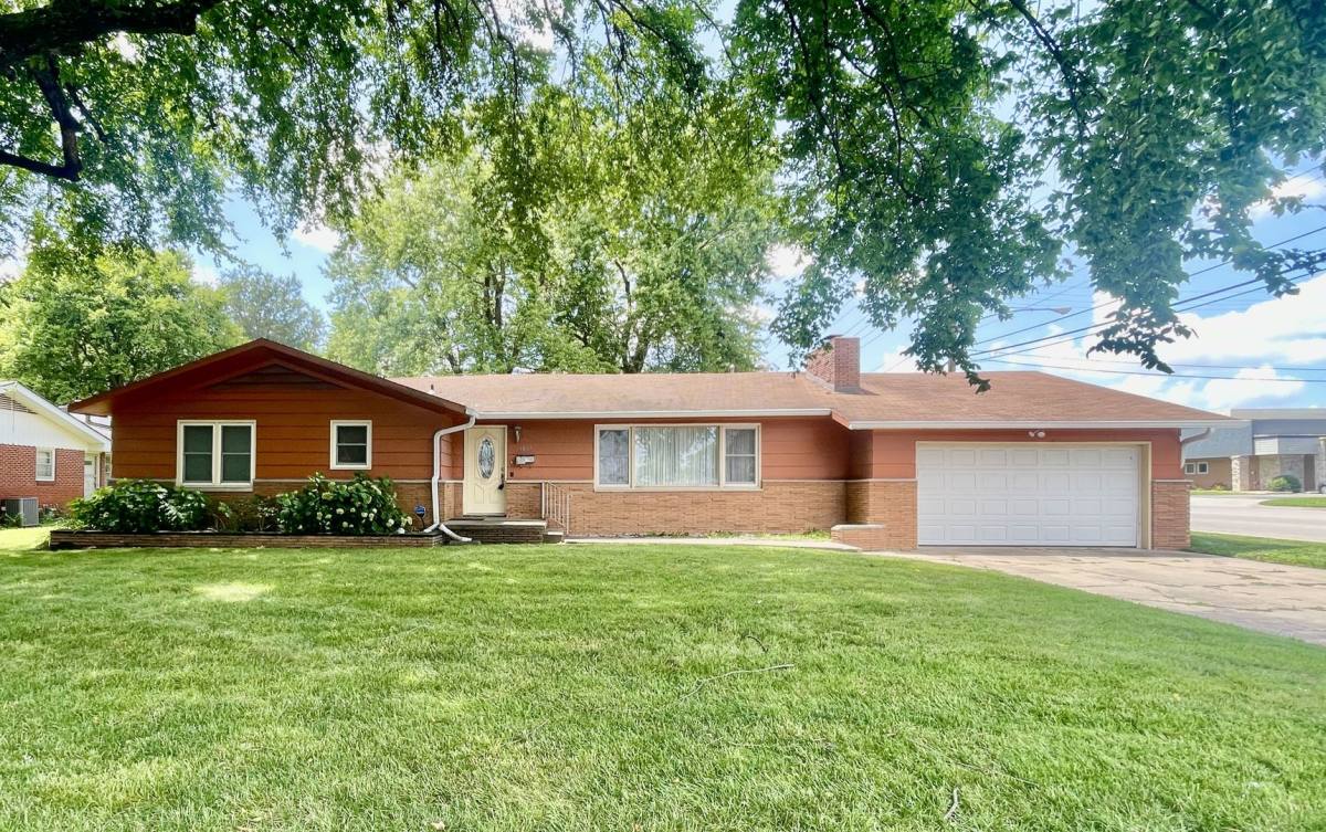 House for rent at 1805 S Valley Rd, Springfield, MO 65804