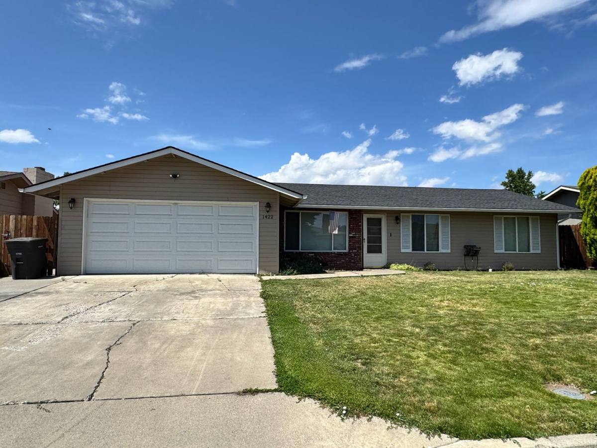 House for rent at 1422 S 31st Ave, Yakima, WA 98902