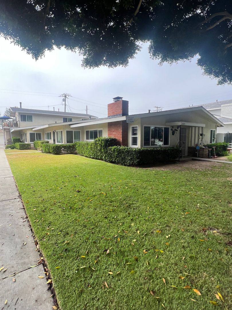 Apartment for rent at 2001-2007 Clay St, Newport Beach, CA 92663