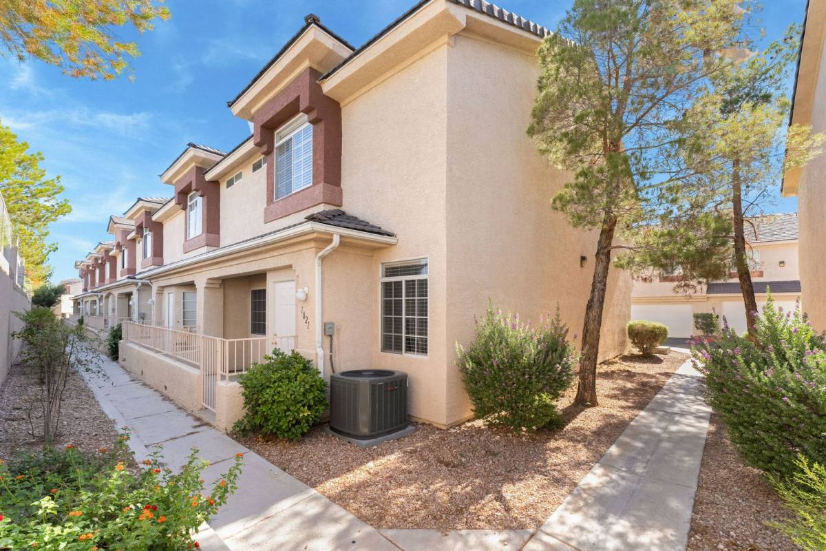 Townhouse for rent at 1021 Nevada Sky St, Las Vegas, NV 89128