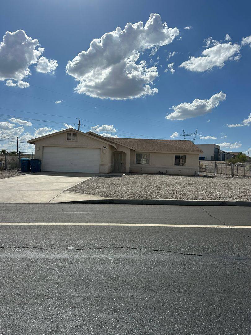 House for rent at 1381 McCulloch Blvd S, Lake Havasu City, AZ 86406