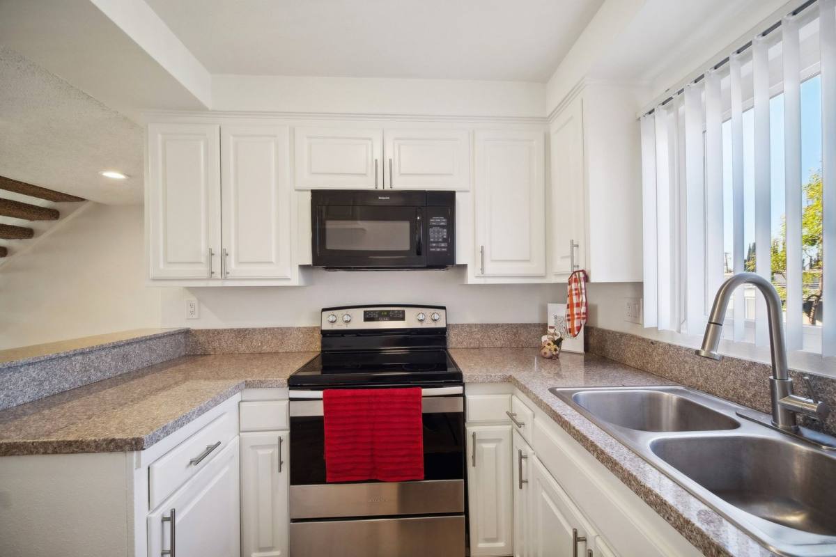 Apartment for rent at 13730 Via Del Palma Ave, Whittier, CA 90602