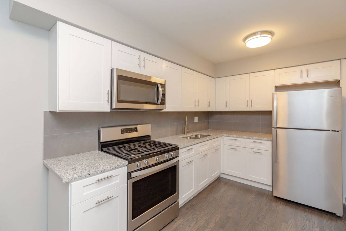 Apartment for rent at 1405 N Ave, Waukegan, IL 60085