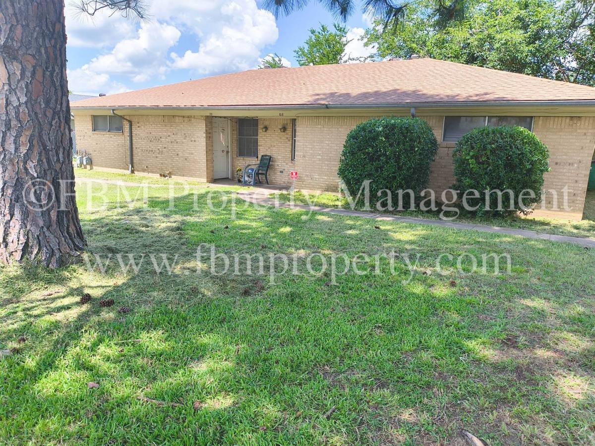 Apartment for rent at 108 & 110 Sunset Dr, Fairfield, TX 75840