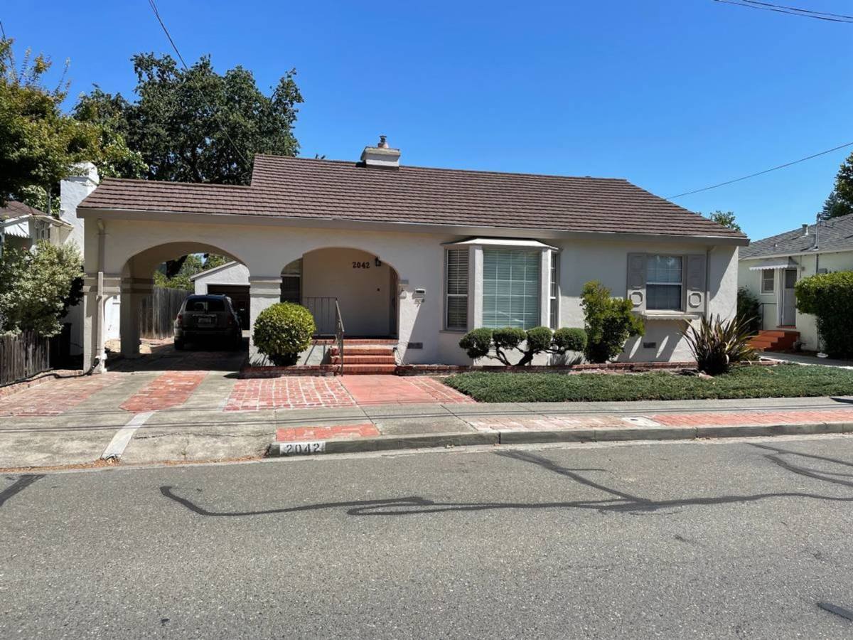 House for rent at 2042 Montecito Ave, Santa Rosa, CA 95404
