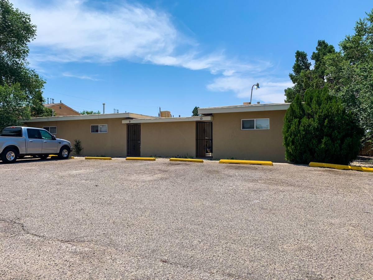 Apartment for rent at 1104 Palomas Dr SE, Albuquerque, NM 87108