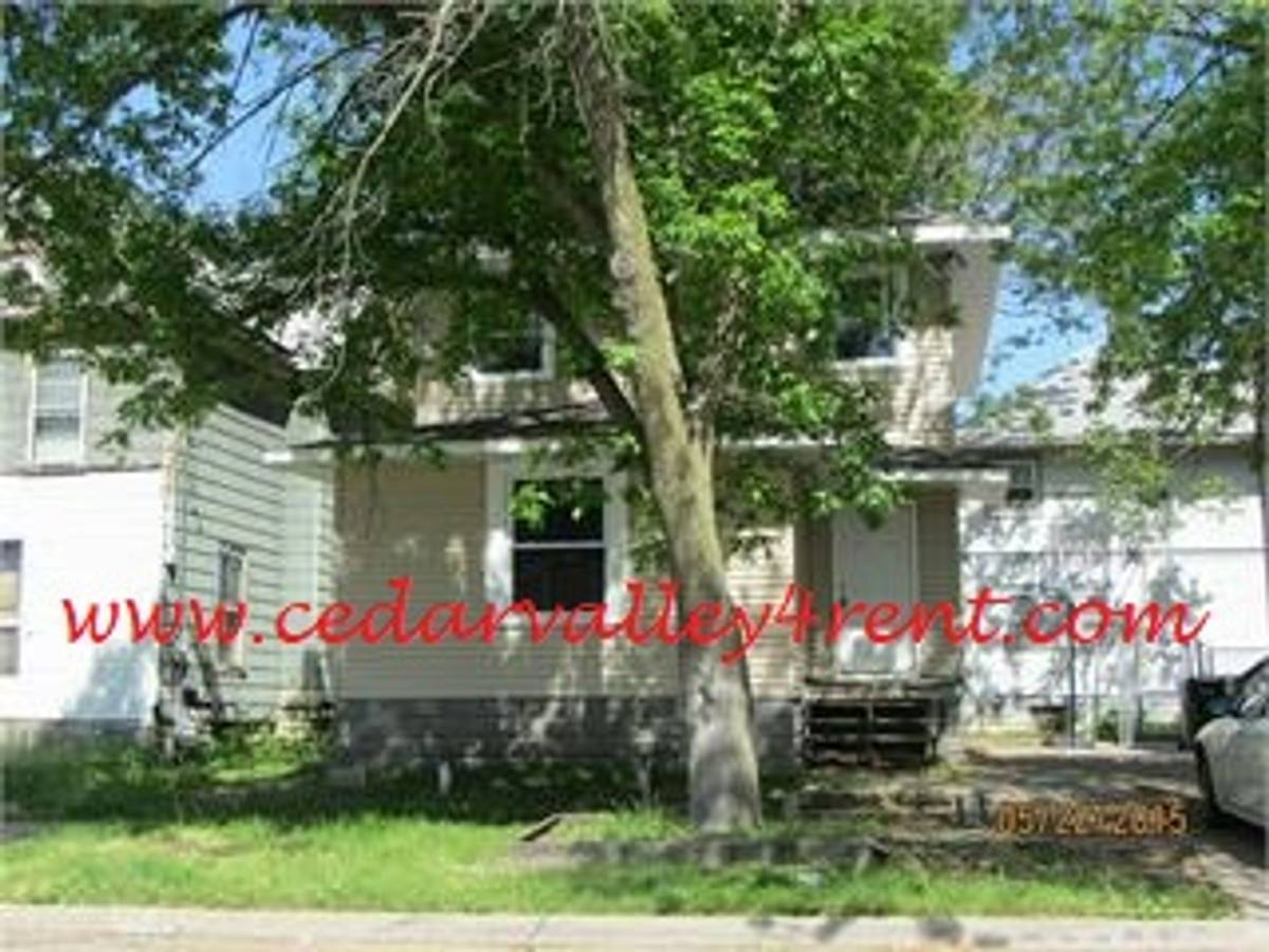 Apartment for rent at 325 E 2nd St, Waterloo, IA 50702